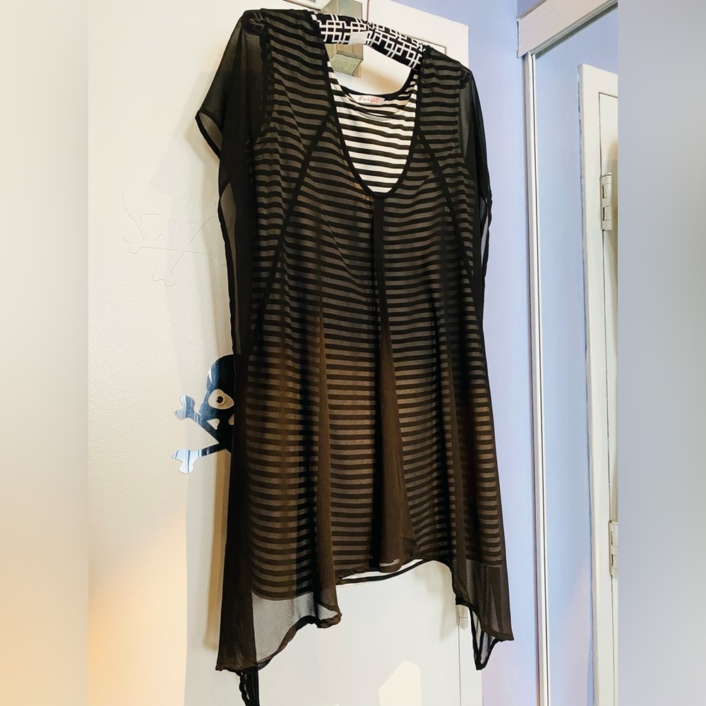 Stretchy black & white layered dress (Sz 6-8)